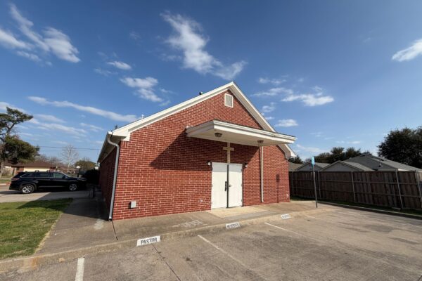 1621 Balleywood Road Front of building edit