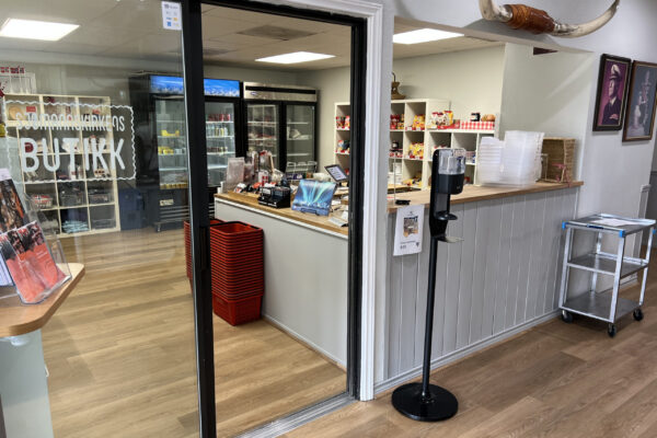 4309 Young Street - IMG_3030